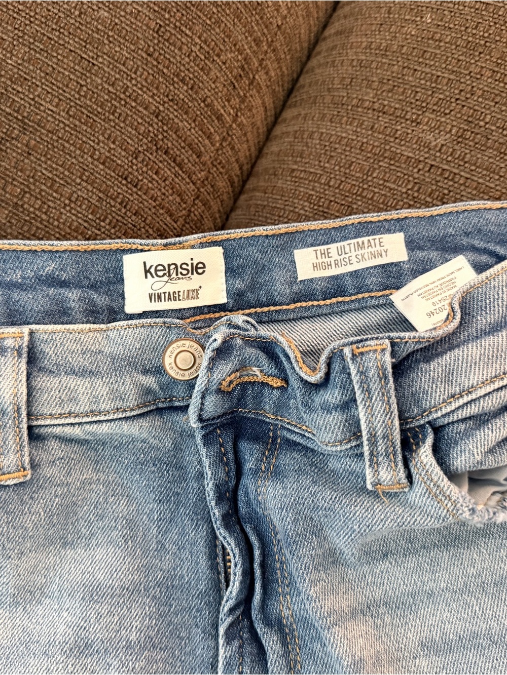 Kensie Light Wash Blue Women's Jeans - Picture 2 of 4